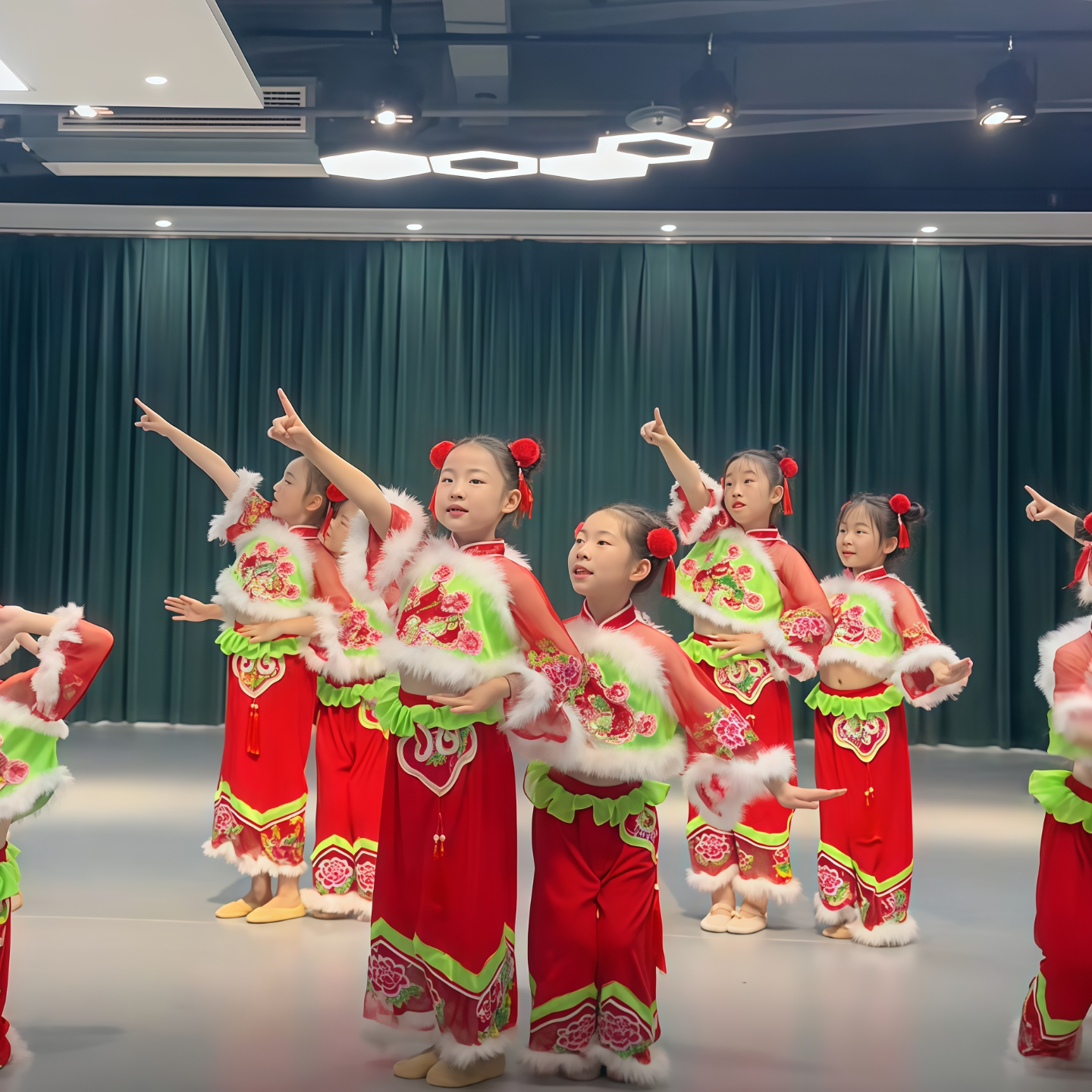 元旦儿童小梦娃演出服喜庆舞蹈服秧歌服打鼓服喜庆服小梦娃开门红