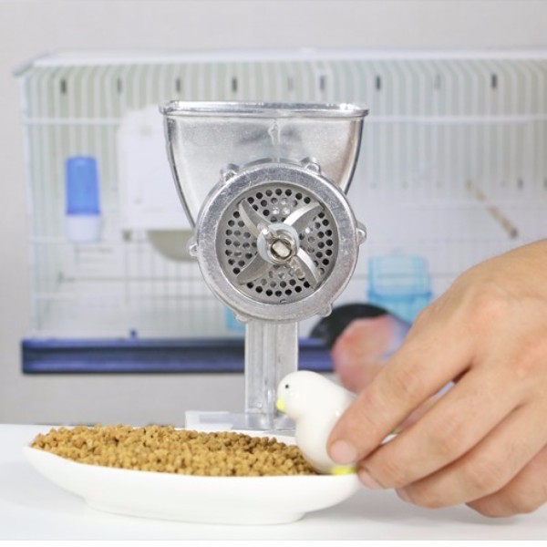 手动饲料颗粒机家用小型制粒手摇自制鸟食鱼饲料制作加工机器设备