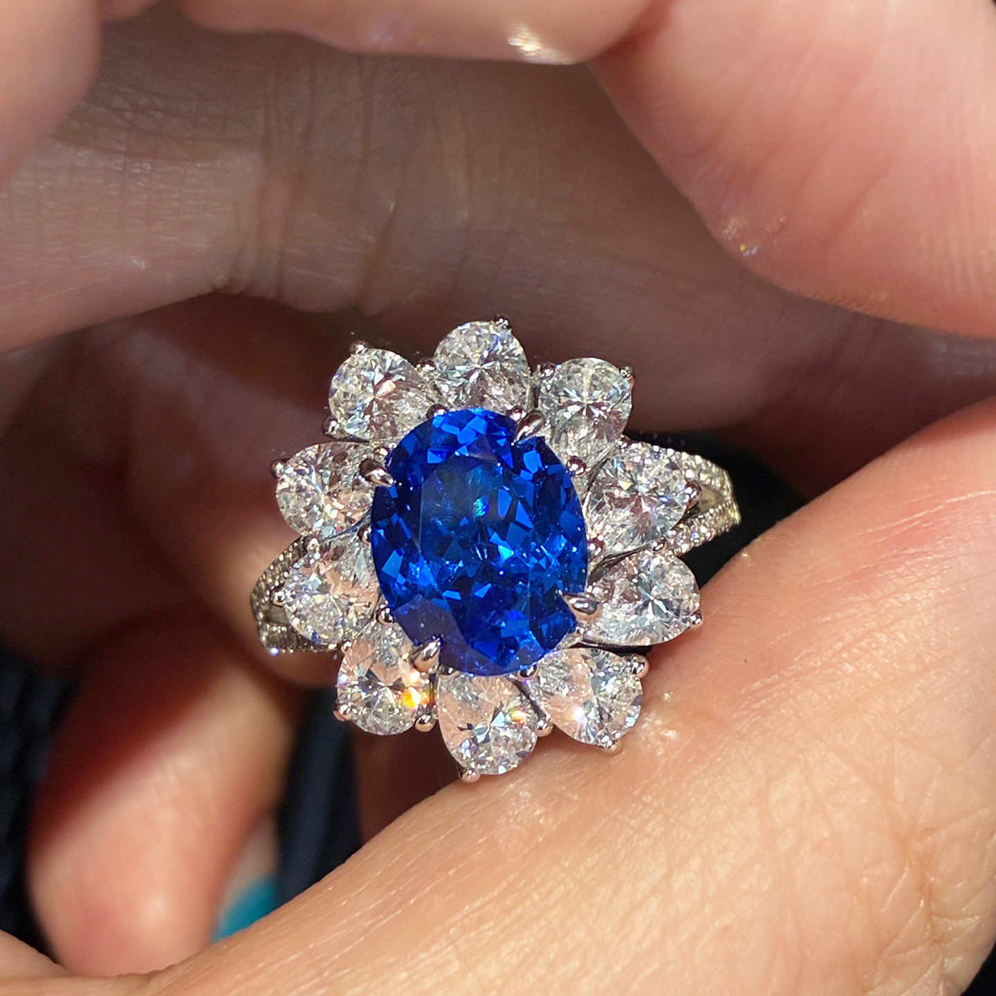 奢华满钻花型尖晶石蓝小妖蓝宝石戒指925银显白3克拉蓝色培育彩宝