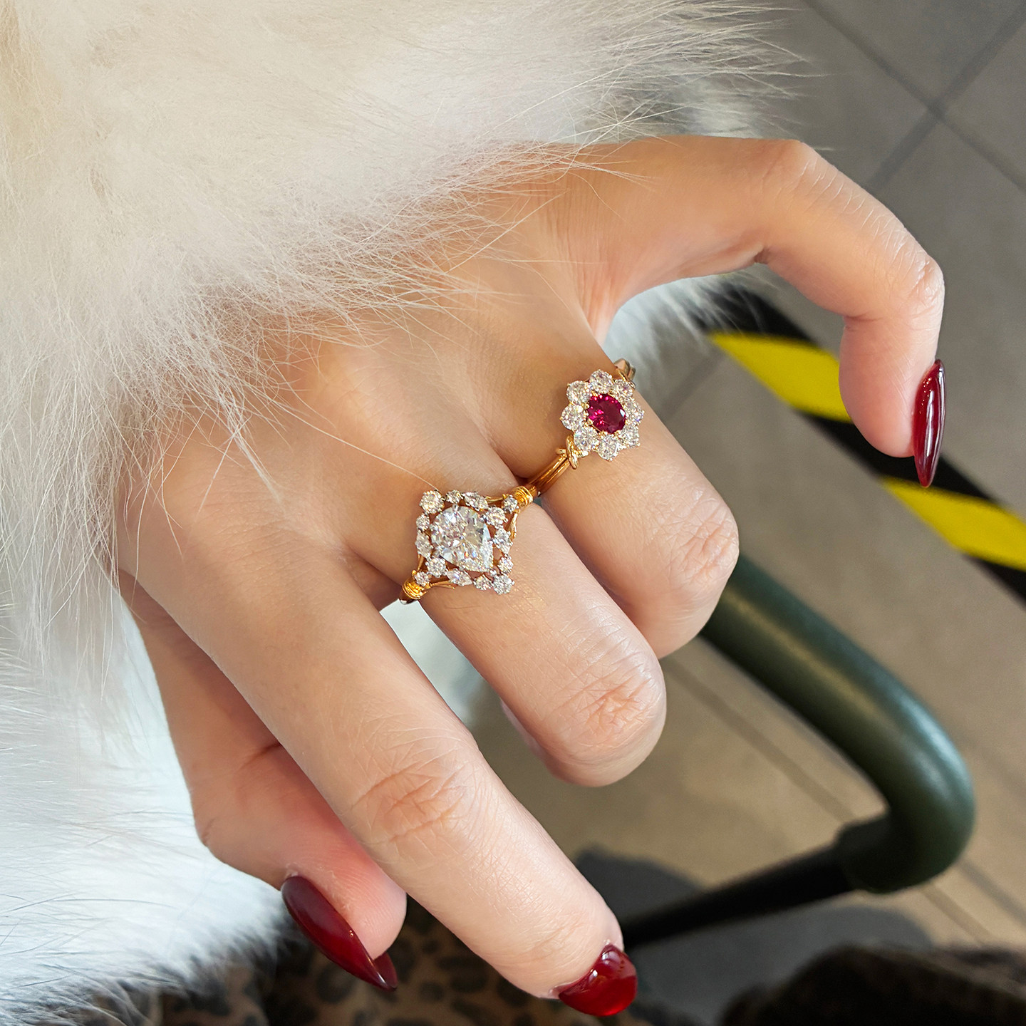 法式复古水滴形钻石戒指女925银金色镂空围镶钻1克拉仿真钻食指戒