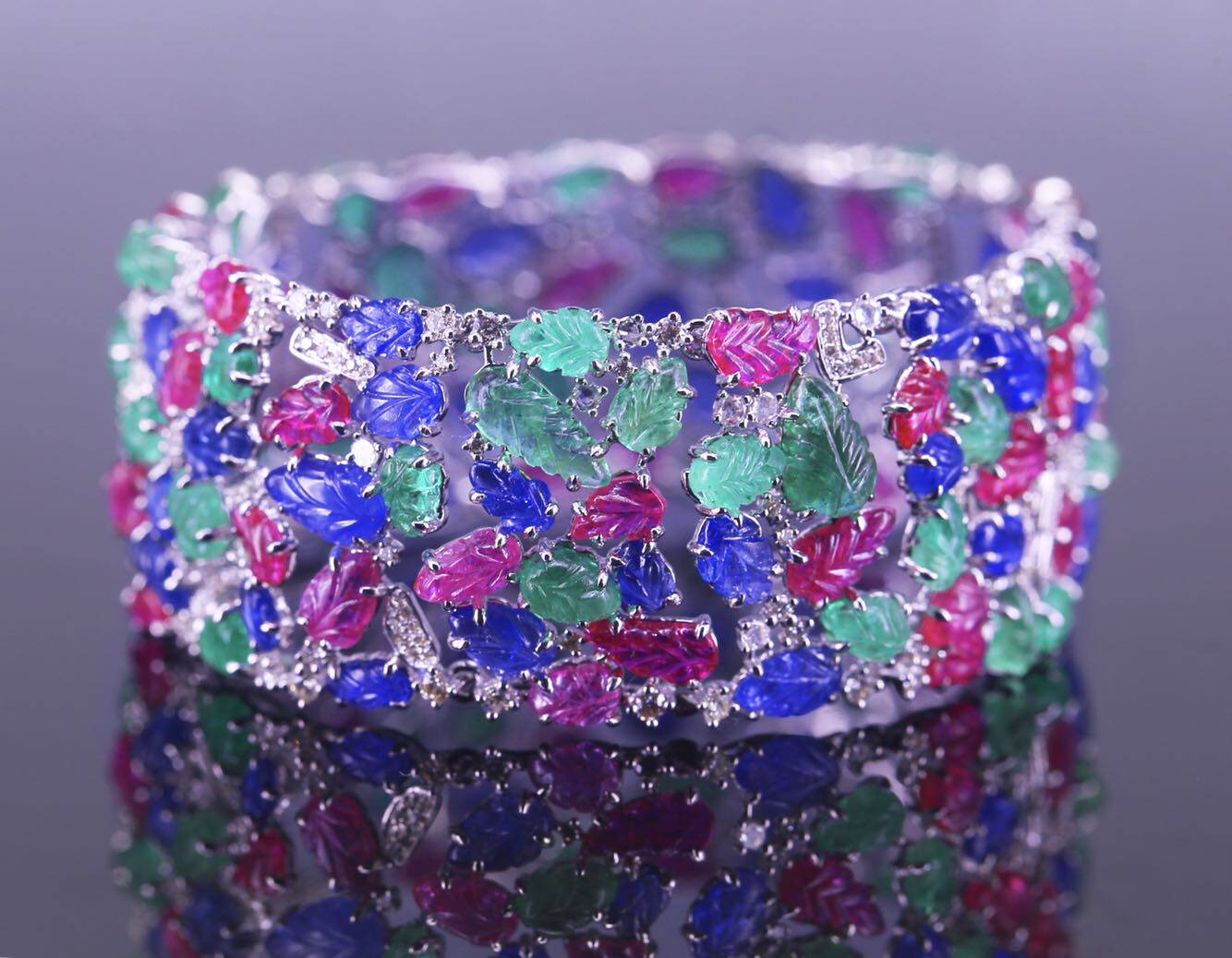 水果锦囊钻石手链,雕刻红宝石蓝宝石祖母绿钻石,豪华大气奢华