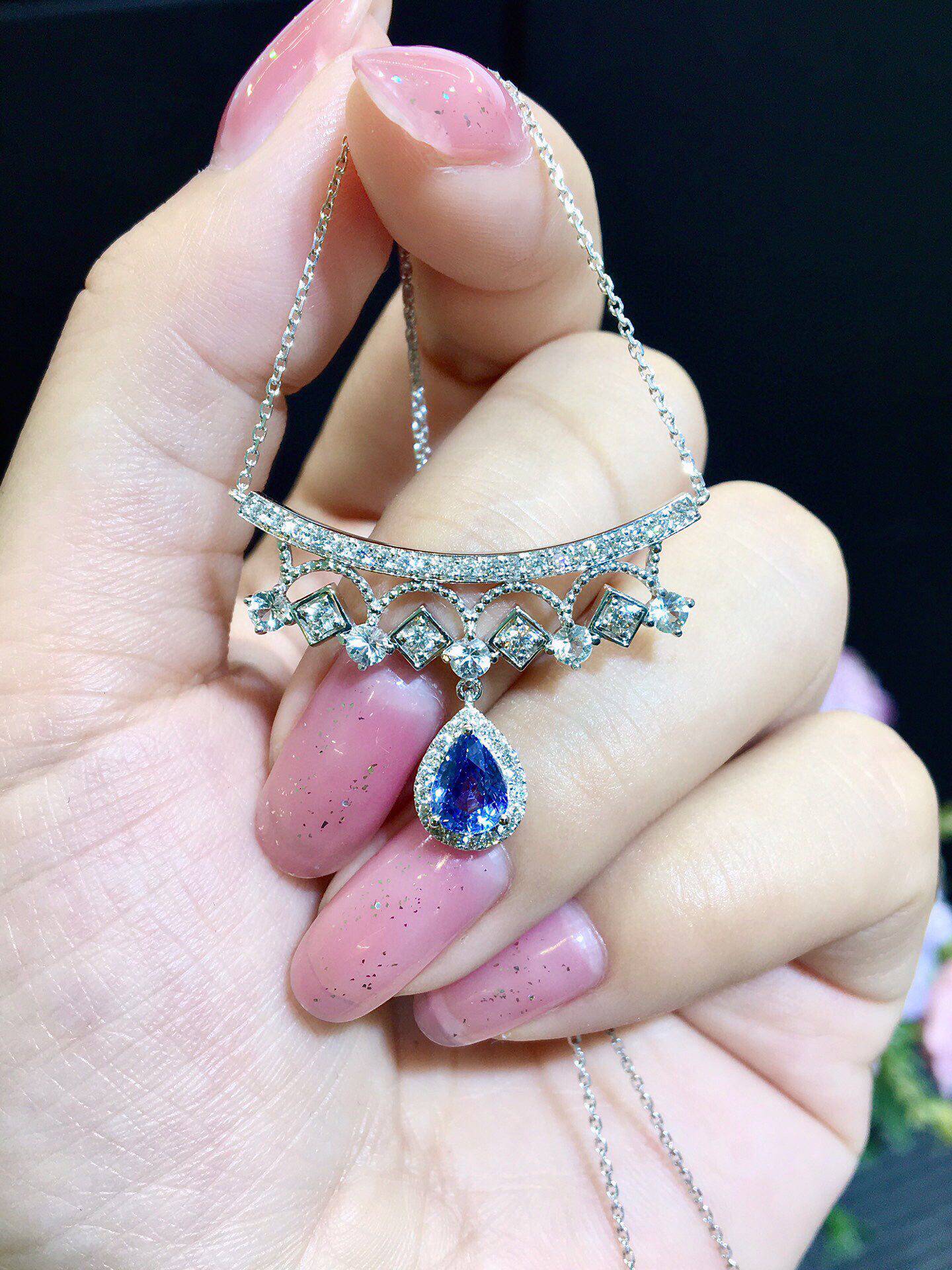 18k金镶蓝宝石钻石项链,古典奢华哟,精挑高品质蓝宝石色泽浓郁