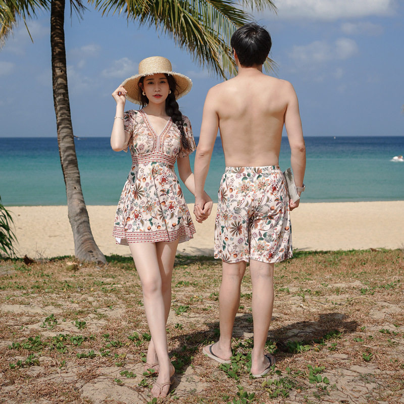 沙滩温泉情侣装泳衣2025新款保守聚拢平角裤连体泳衣女加大码泳裤