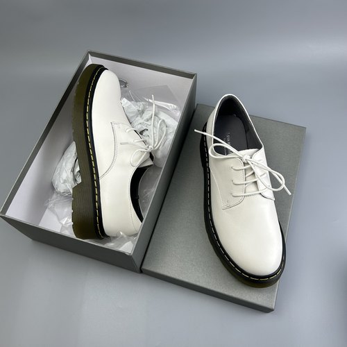 白色系带牛皮女马下单鞋