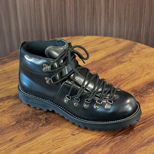 山脉之光户外休闲马丁靴亮皮固特异工装靴超轻软底登山靴日系复古