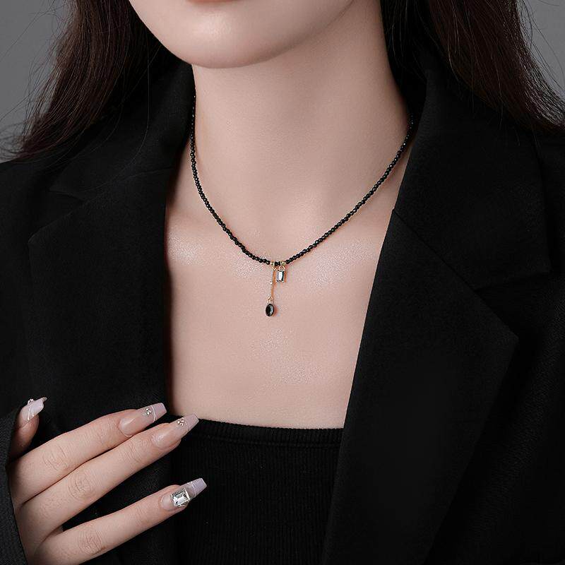简约小众黑色水晶串珠项链女款2026新款流苏吊坠日常百搭锁骨颈链
