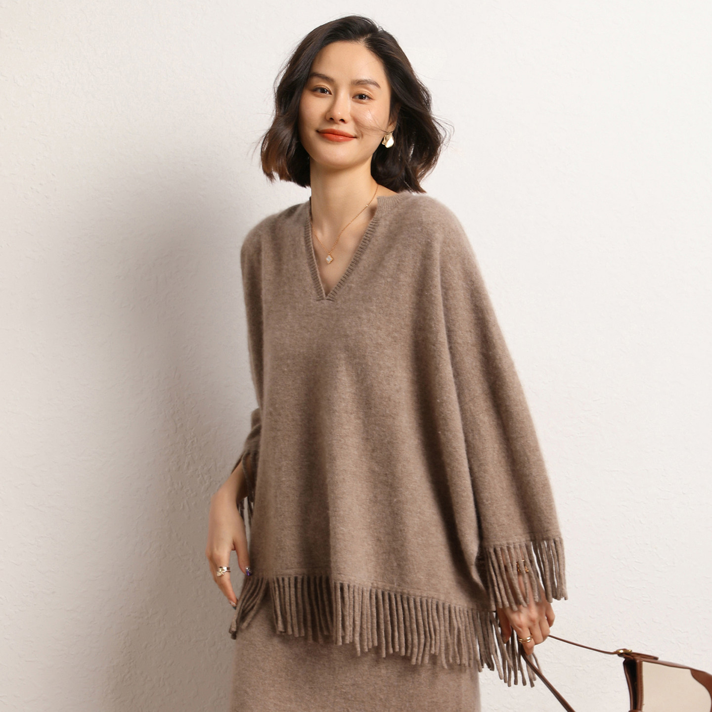 慵懒风山羊绒V领流苏斗篷披肩毛衣女春季宽松套头长袖羊毛针织衫