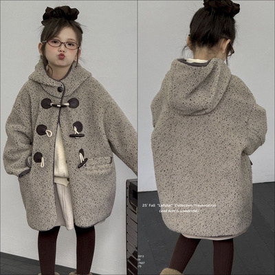 啦芙莱童装中长款毛绒羊角扣大衣