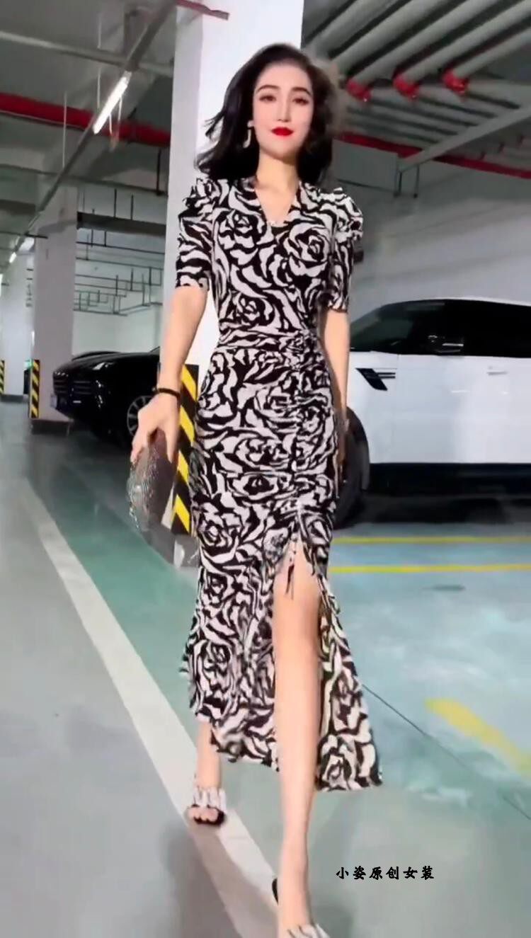 名嫒范女神范2024年新款时尚印花V领收腰显瘦开叉长裙弹力包臀裙