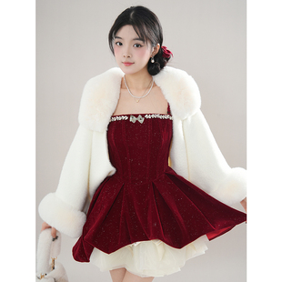 圣诞礼遇 节日圣诞套装女冬装斗篷披风重工红色短裙披肩三件套装