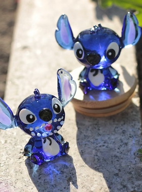 淄博琉璃摆件工艺品卡通史迪仔玻璃手办桌面车载中控装饰有趣饰品