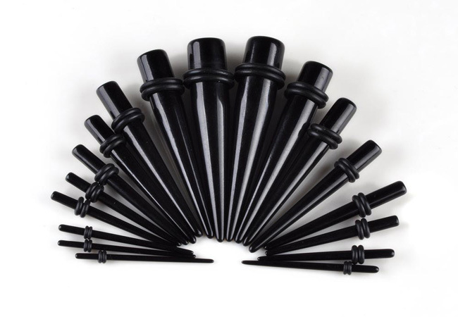 黑色尖锥防过敏耳廓穿刺饰品