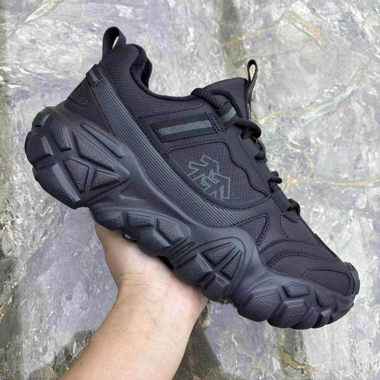 冬季男鞋加绒保暖休闲鞋男款百搭增高厚底户外运动鞋黑白皮面棉鞋