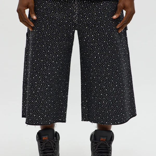 水钻闪耀吸睛直筒牛仔短裤