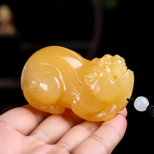 和田玉黄玉籽料貔貅手把件