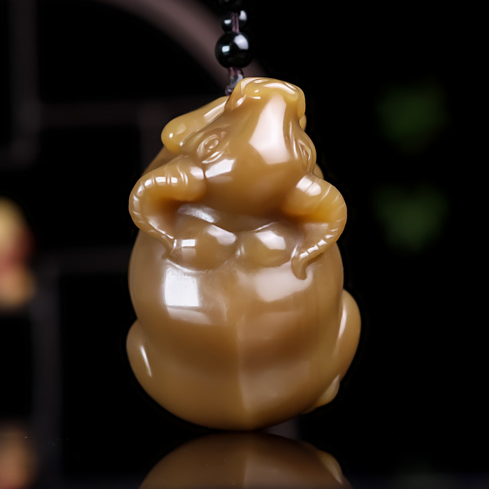 天然新疆和田玉糖料招财玉牛手把件生肖牛挂件把玩件牛气冲天把件