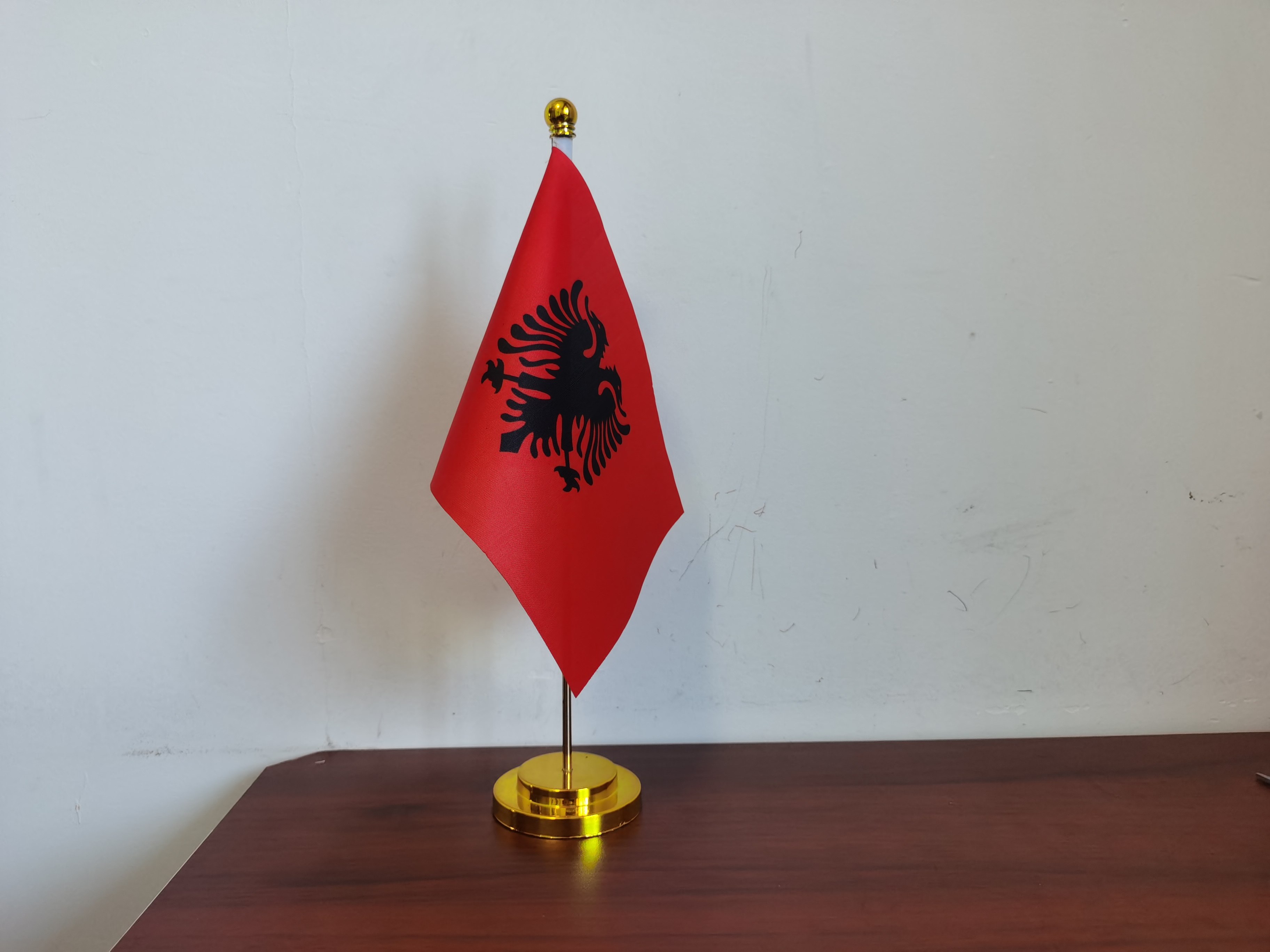 阿尔巴尼亚国旗摆件可开票办公桌旗办公室桌面台面小旗子小国旗