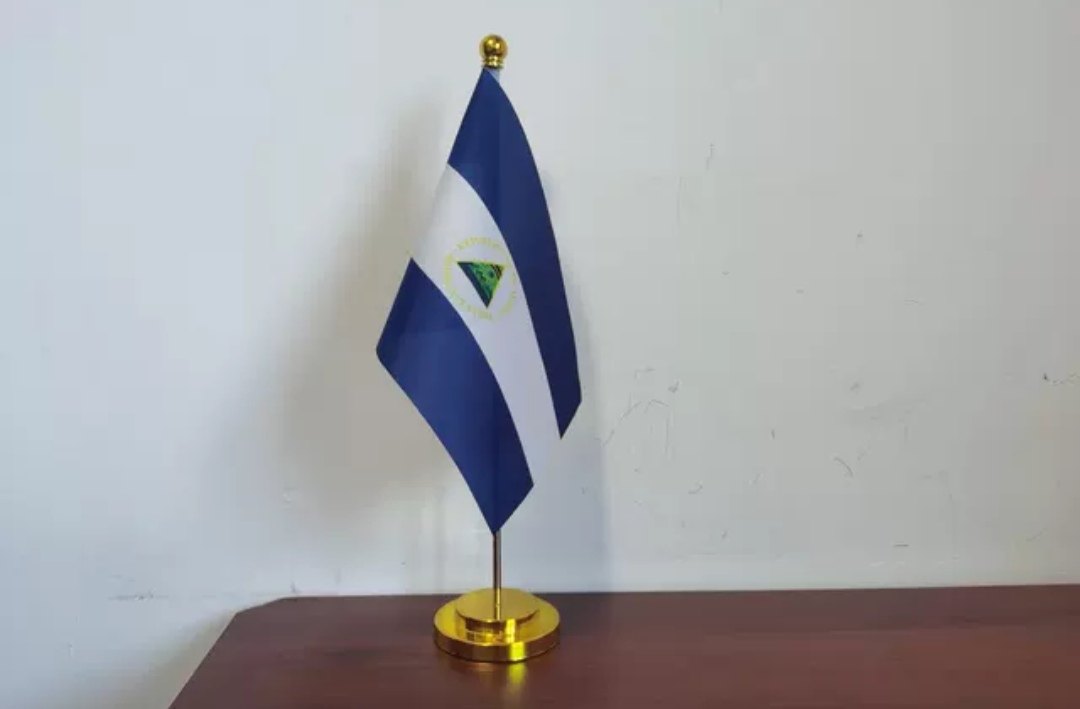 尼加拉瓜国旗可开票桌面摆件会议旗办公桌旗尼加拉瓜小旗子小国旗