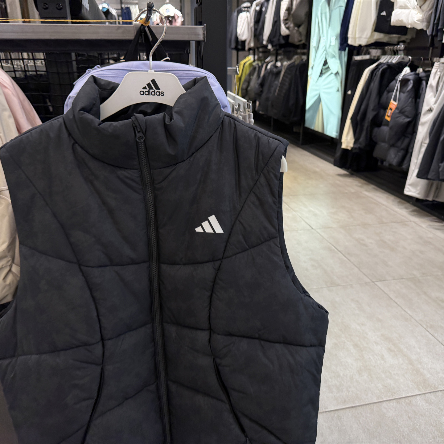 adidas阿迪达斯男子保暖挺阔运动休闲棉服马甲KC2754