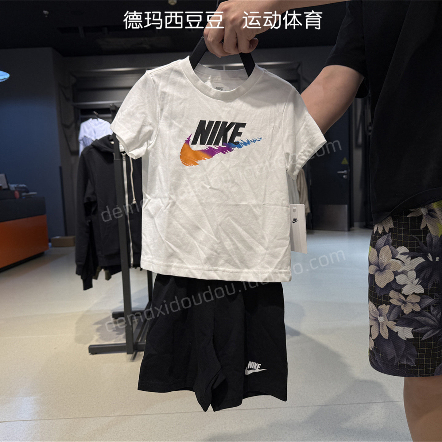 包邮【特价】 Nike耐克男女童婴童T恤和短裤套装典 HM9275 II6485