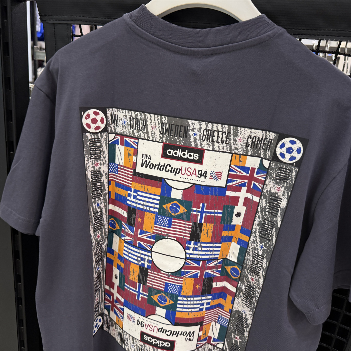 adidas阿迪达斯三叶草男子FLAG GFX SS 复古足球风纯棉T恤 KD1429图片