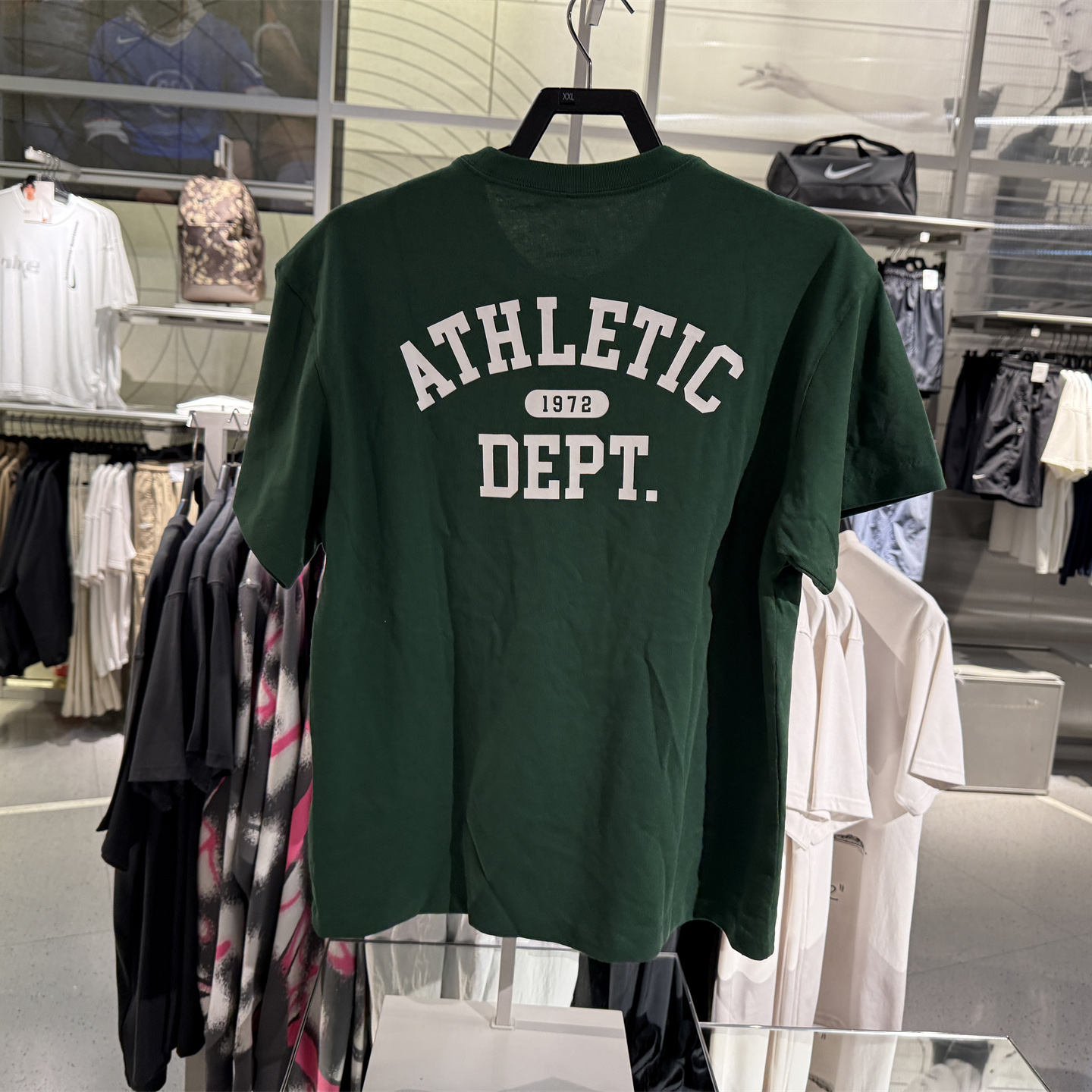 酷动城Nike耐克男子刺绣logo圆领舒适休闲运动短袖T恤 FN3698-341