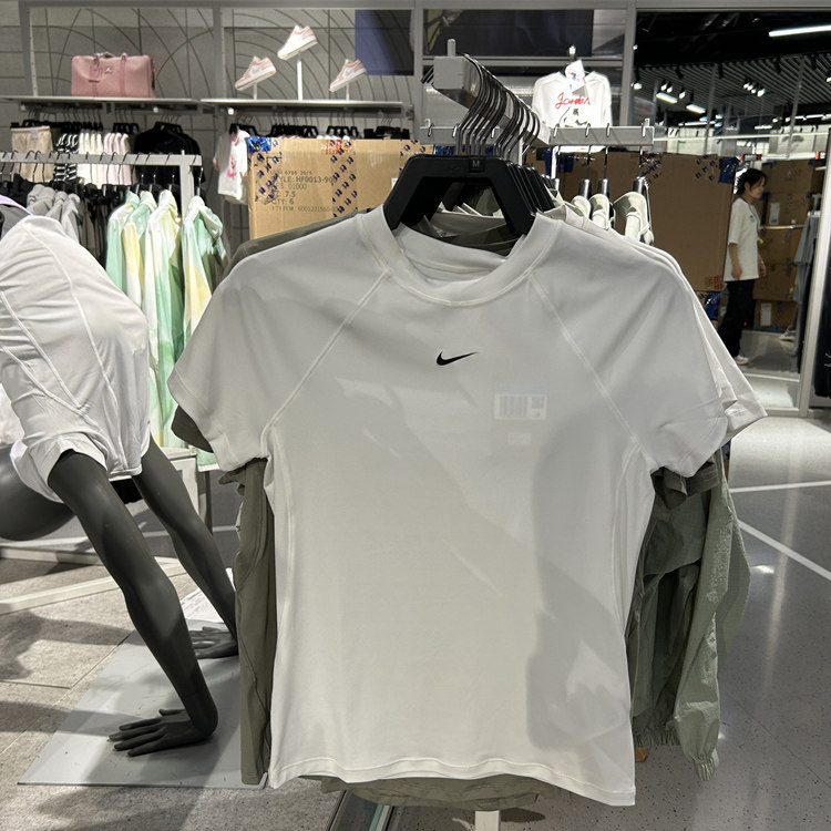 Nike耐克PRO女速干紧身短袖T恤