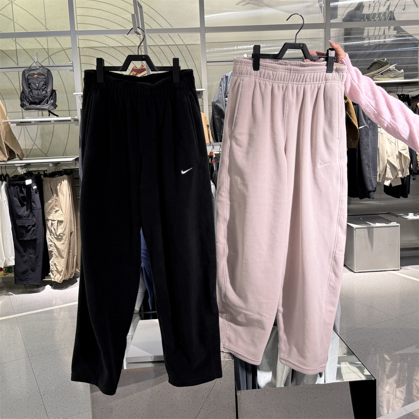 耐克NIKE女子ONE THERMA-FIT宽松中腰长裤冬新款摇粒绒 HV3708