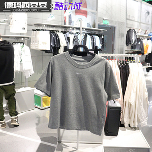 Nike耐克女刺绣小勾t恤运动训练休闲透气短款 DD1238 圆领纯棉短袖
