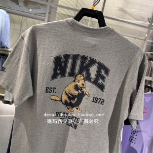 耐克NIKE男子刺绣土拨鼠LOGO休闲运动背标印花圆领短袖T恤 IH0818
