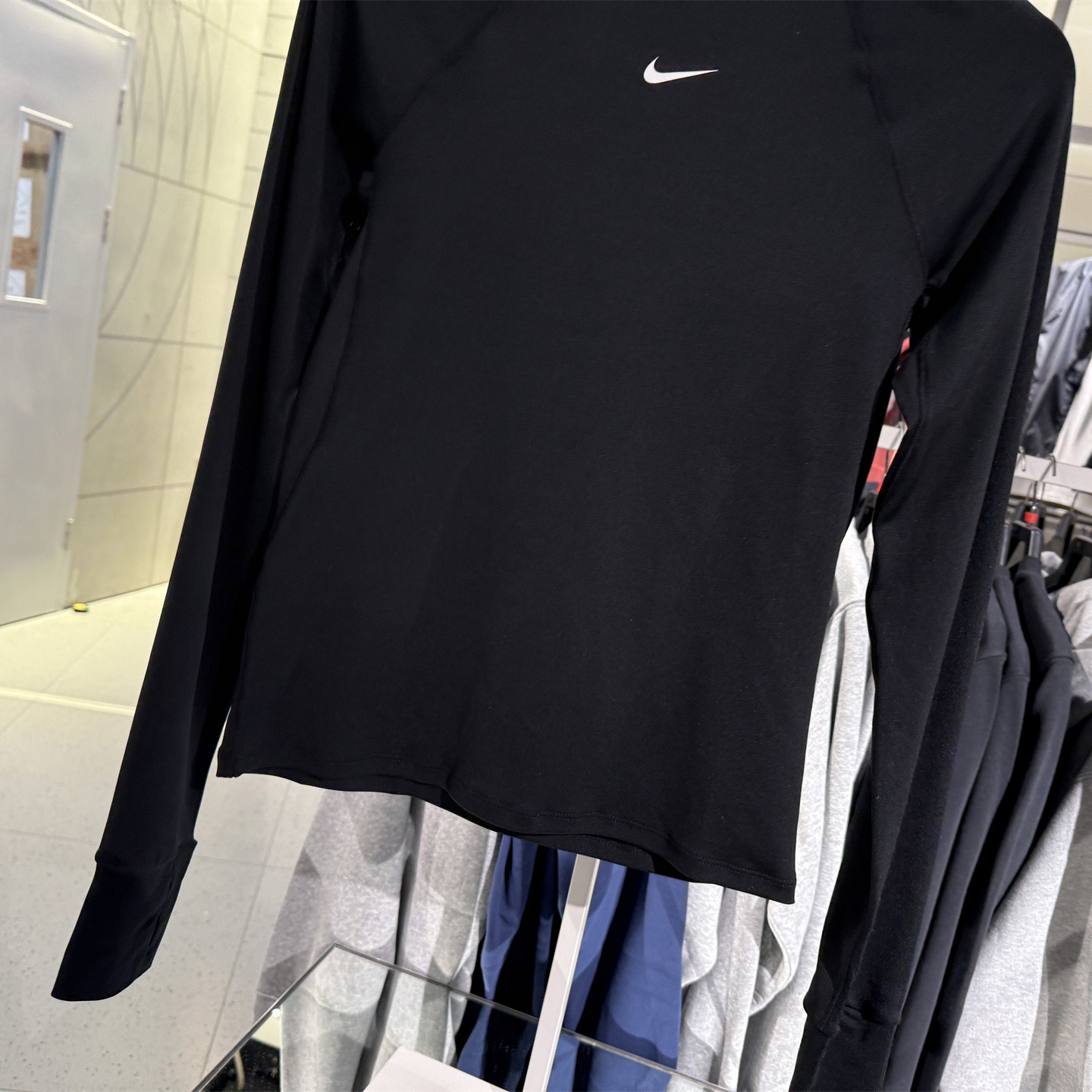 NIKE耐克女装打底衫秋冬白色修身跑步训练速干长袖T恤FV7846