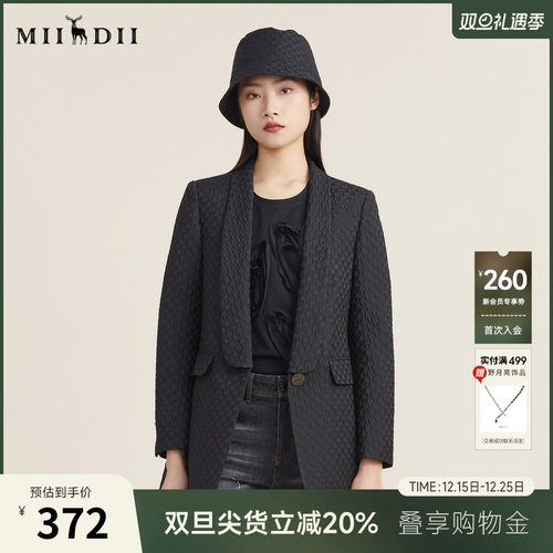 采用爱心提花面料，西装挺阔有型