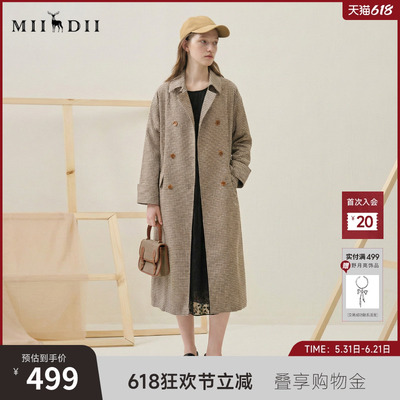 谜底细格纹风衣女士2025春新款复古翻领宽松双排扣外套257ME7301