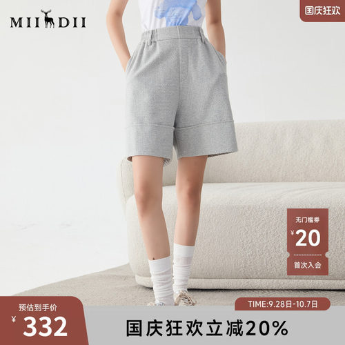 卫衣材质面料，触肤舒适柔软，上身挺括有型