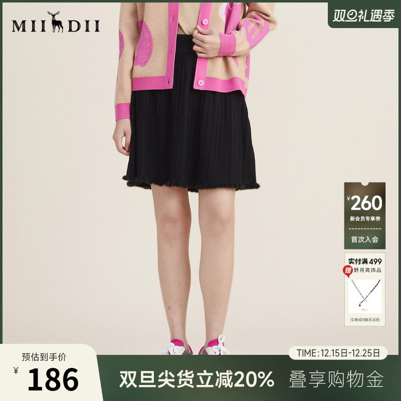 针织短半裙，非常俏皮减龄，包容性强。