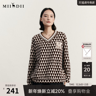 谜底V领套头卫衣女冬季 复古学院风宽松绣花上衣234MV1546 新品