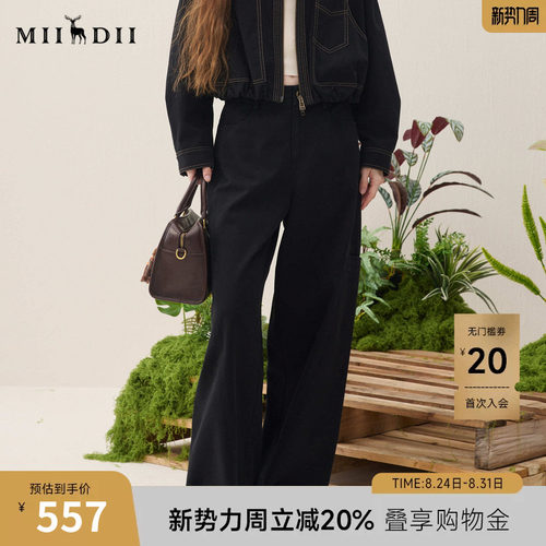 宽松直筒廓形，实用工装口袋，侧缝前移设计