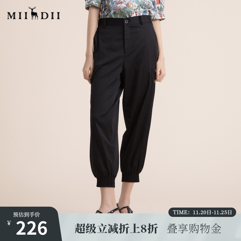 经典版型的束腿小西裤，面料柔软透气