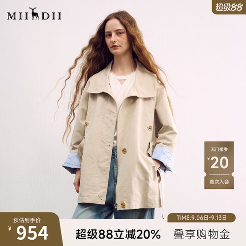 挺括面料塑形佳，插肩袖设计，撞色纽扣