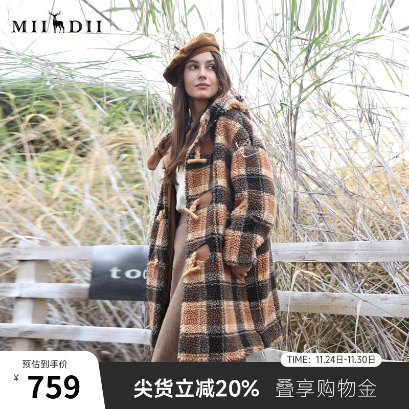 羊羔毛格子大衣，保暖性强，渔夫扣设计