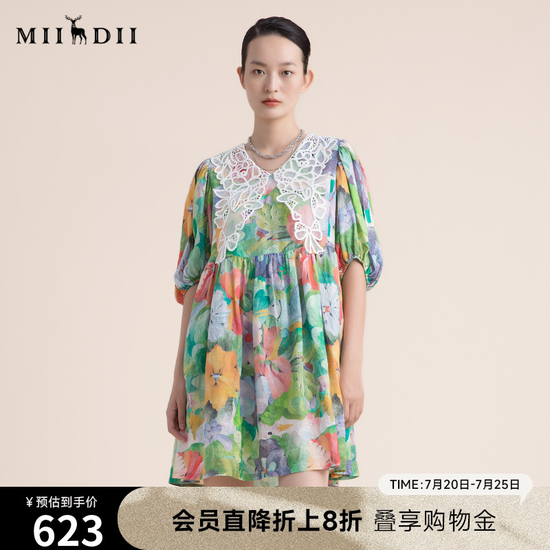 领子趣味巧妙，宽松高腰的版型舒适减龄