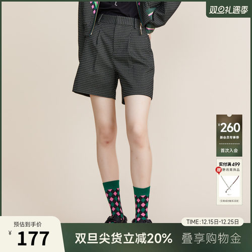 西装式短裤裤型，复古时髦，修饰身体线条