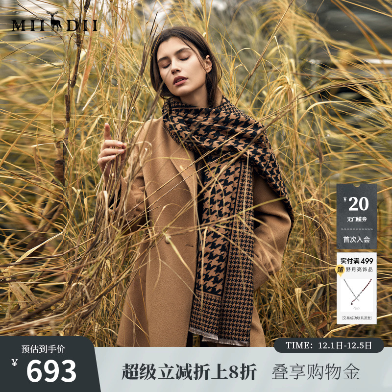 100%羊毛材质，轻盈保暖，廓形包容性强