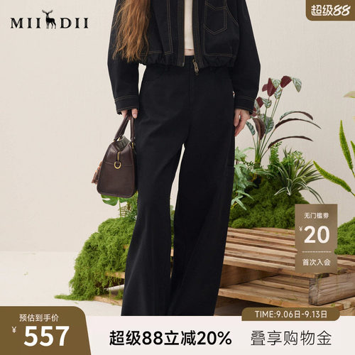 宽松直筒廓形，实用工装口袋，侧缝前移设计