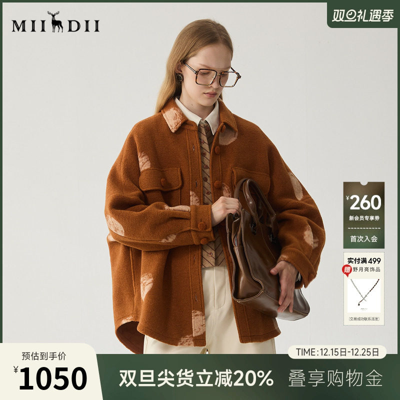 驼茸色花肌理感呢料大衣，斑驳波点印花