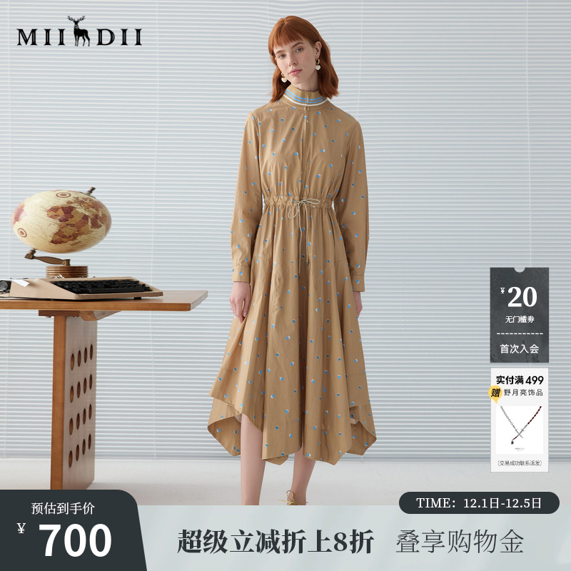 波点印花连衣裙，亲肤轻盈挺括造型感强