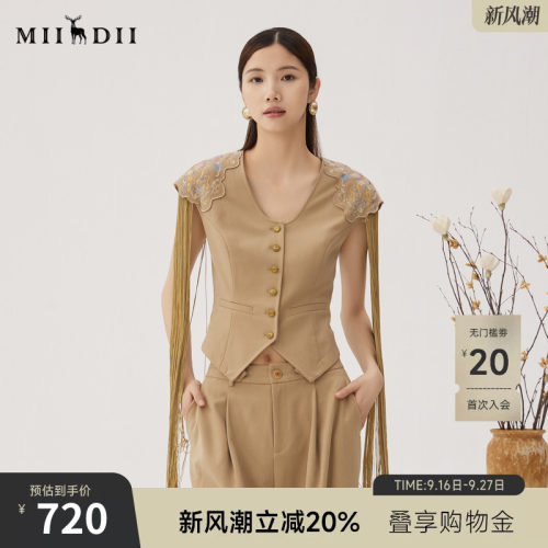 肩部绣花细腻，行走时肩部流苏灵动飘逸
