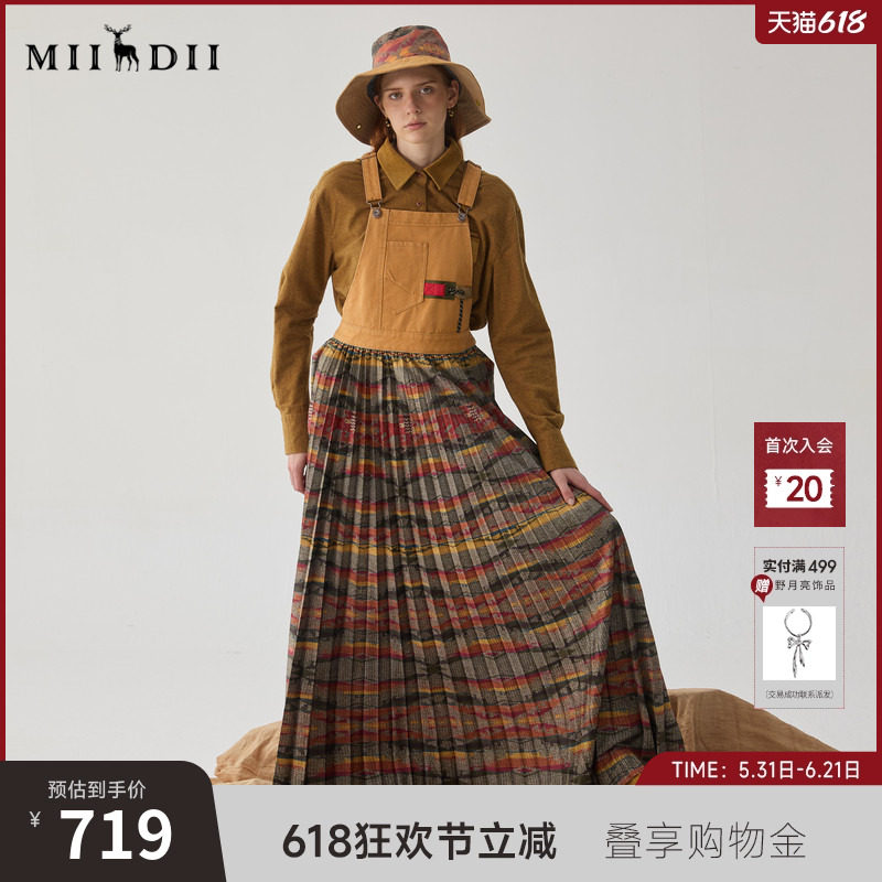 谜底背带连衣裙冬季新品复古风拼接百褶大摆裙长裙244ML1656