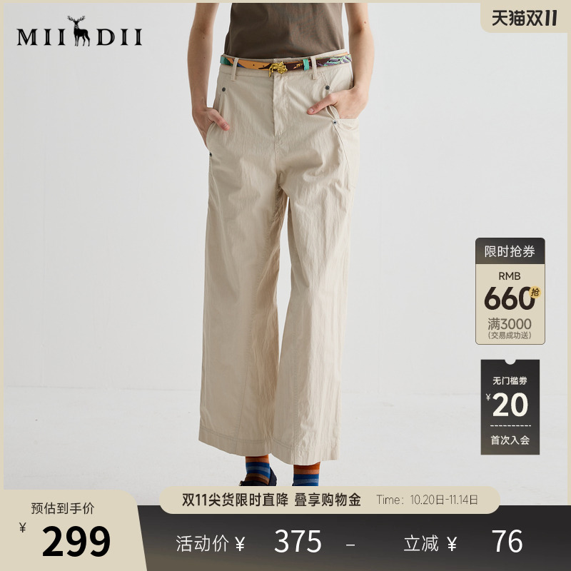 夏日浅灰裤，撞钉装饰，省道勾勒立体廓形。