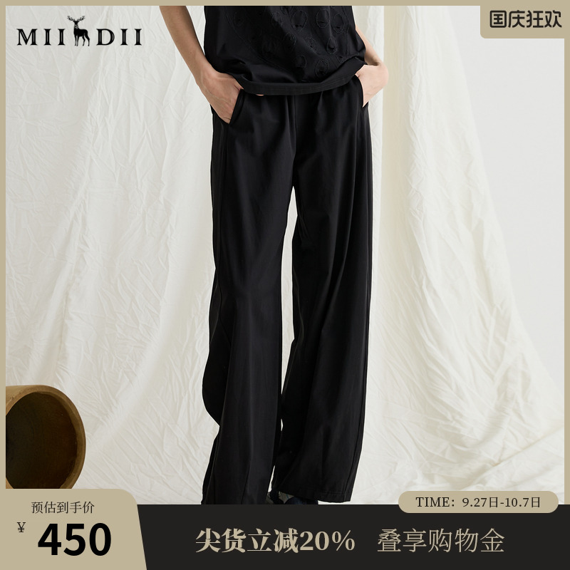 阔腿裤型，流畅线条，多场合适用。